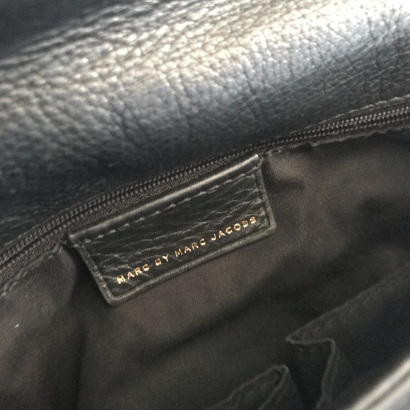 Classic Q Natasha Cross Body - Picture 7 of 8